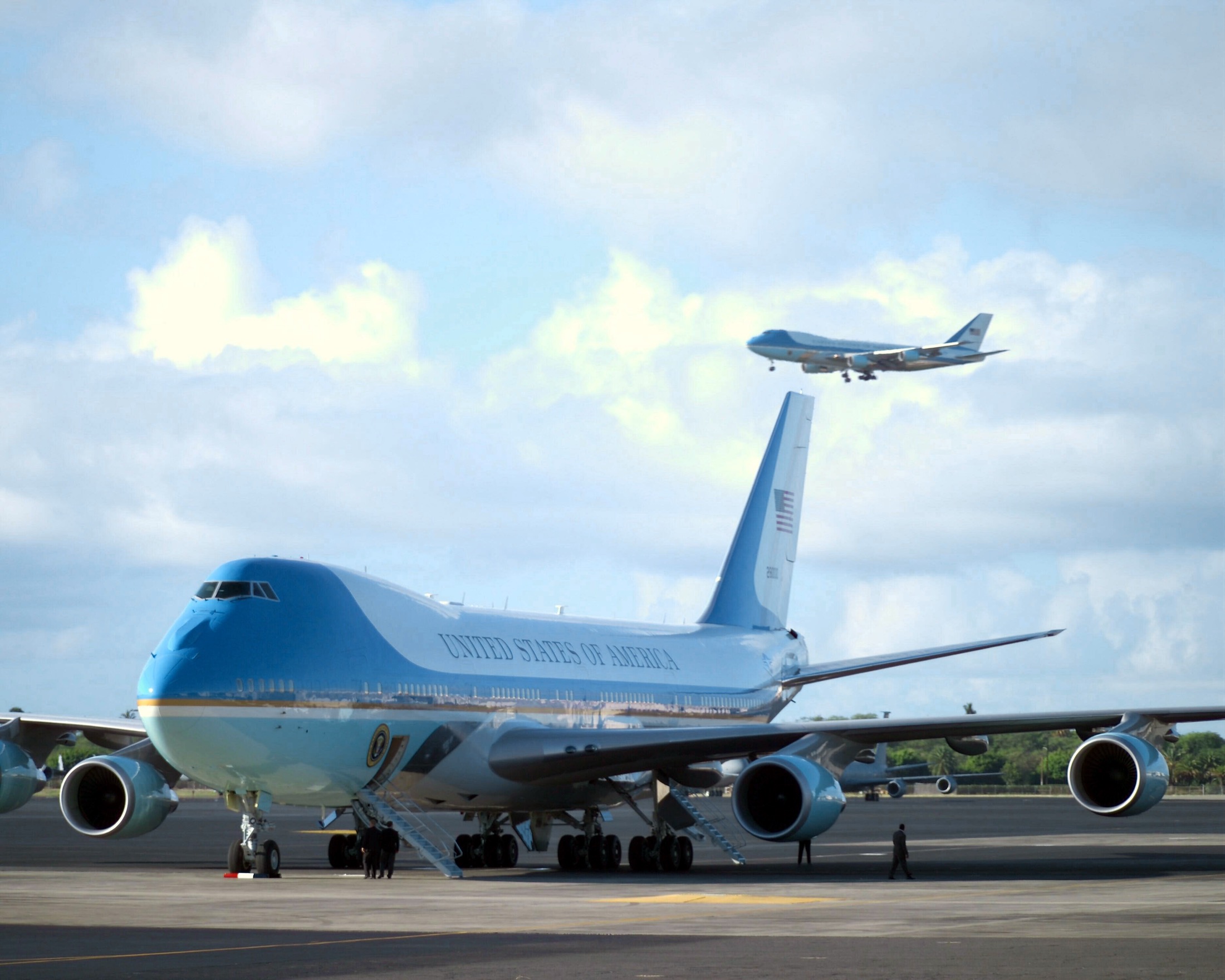 两架 Boeing VC-25A 空军一号。